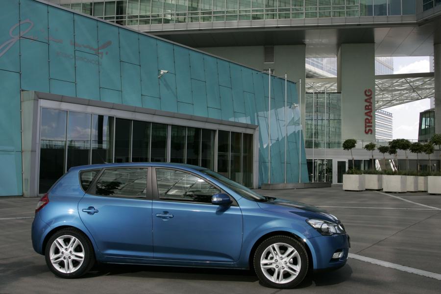  Kia cee&rsquo;d 2009 года  (фото 17 из 98)